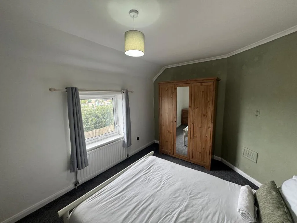 3 bedroom semi-detached house for rent