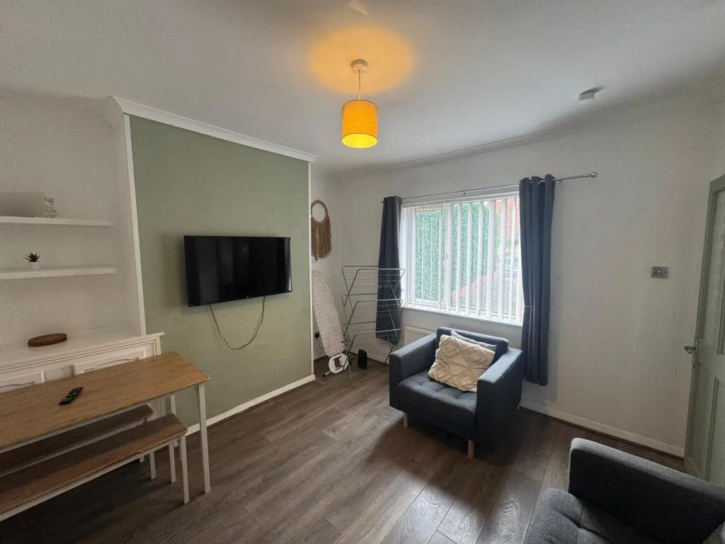 3 bedroom semi-detached house for rent