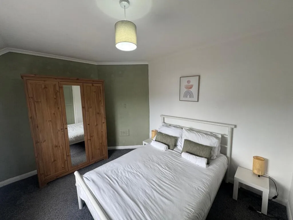 3 bedroom semi-detached house for rent