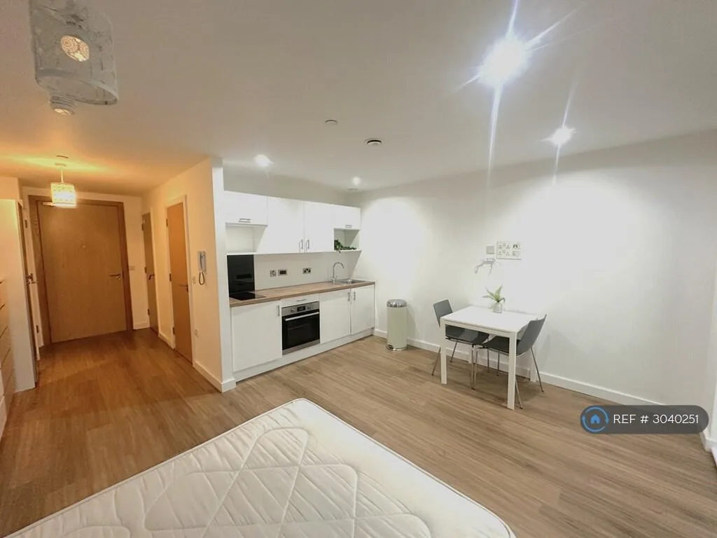 Studio flat for rent