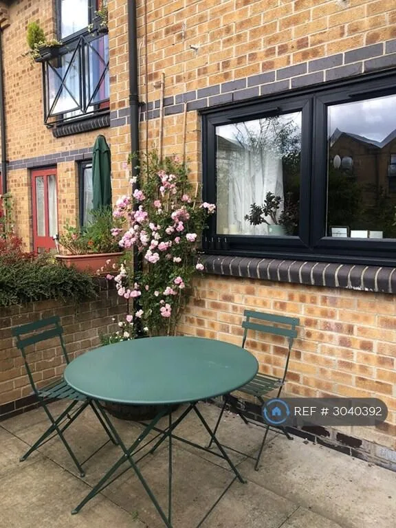 2 bedroom maisonette for rent
