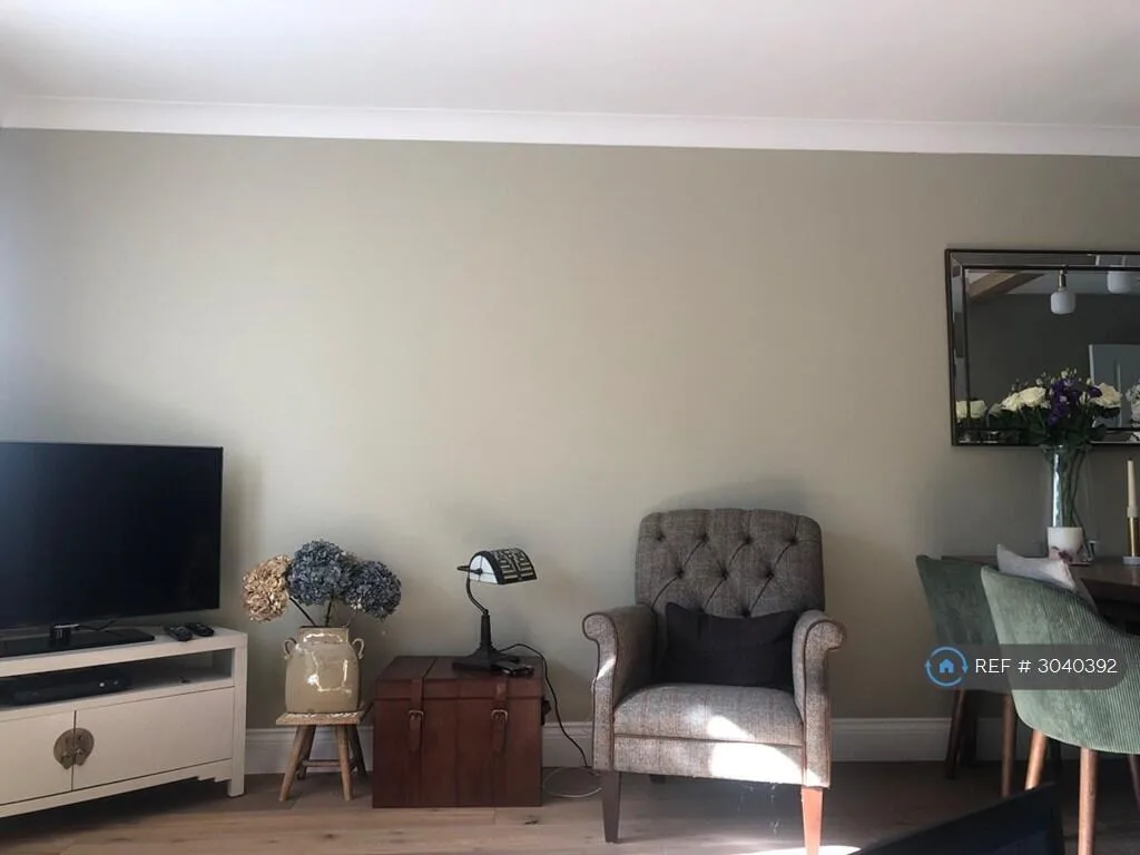 2 bedroom maisonette for rent