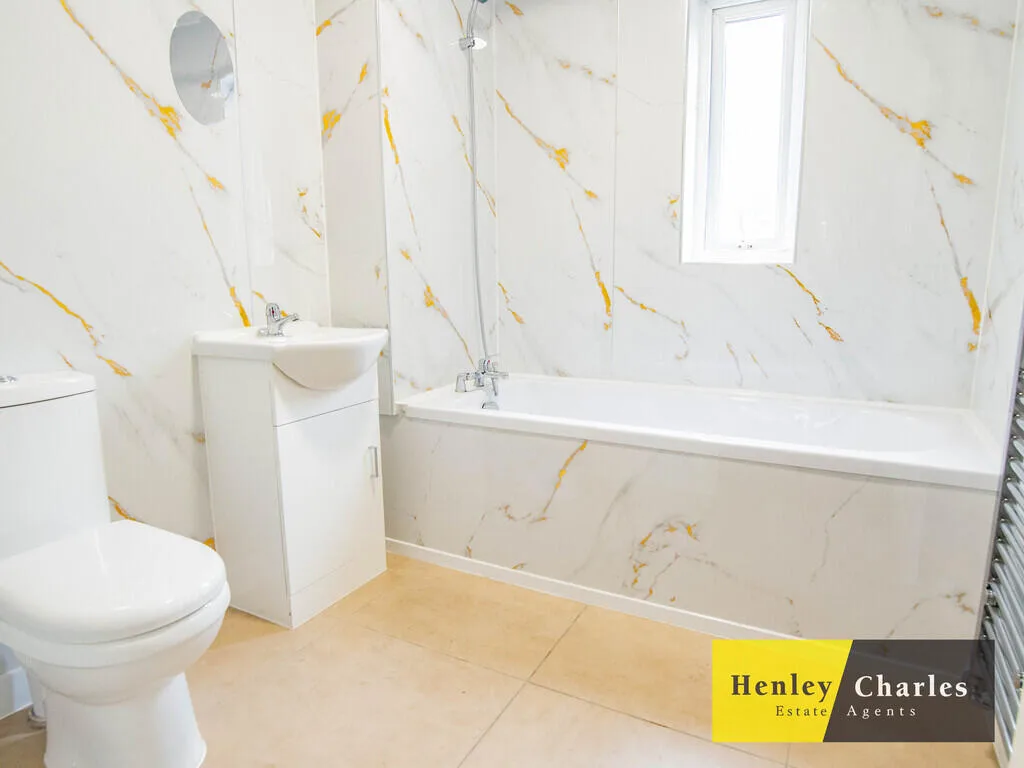 3 bedroom end of terrace house for rent