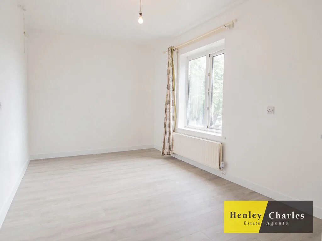 3 bedroom end of terrace house for rent