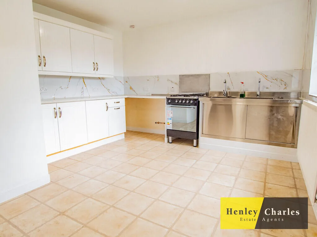 3 bedroom end of terrace house for rent