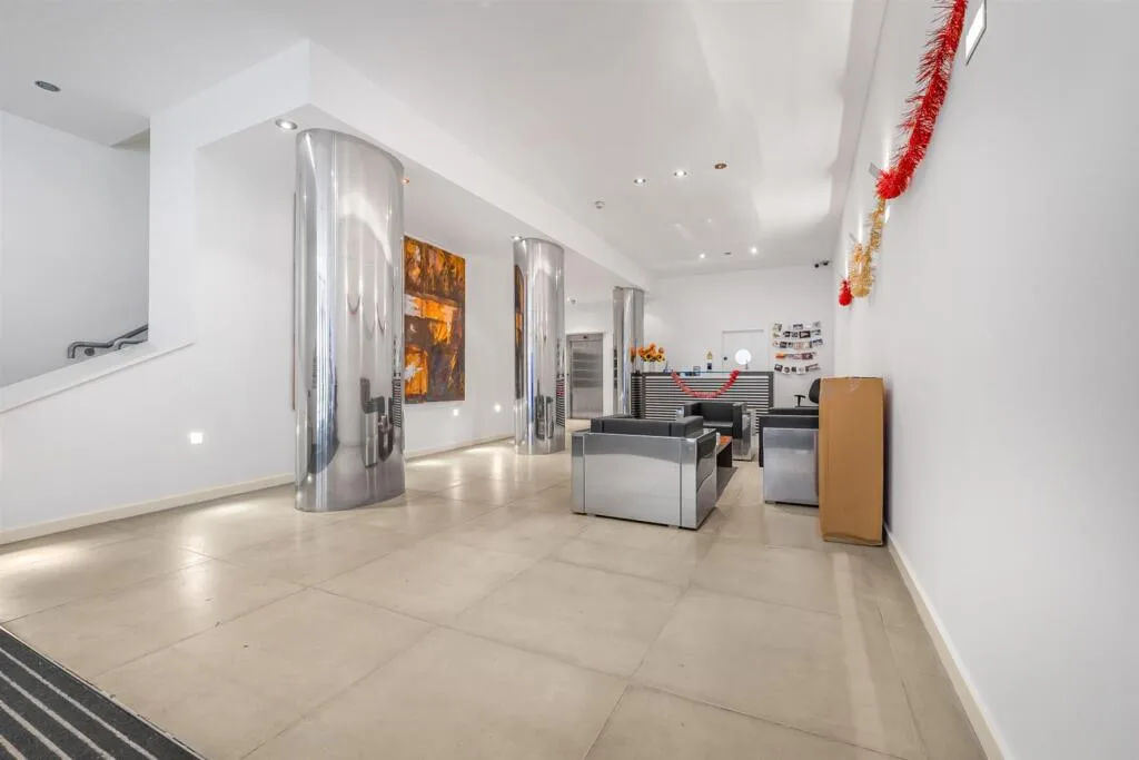 2 bedroom penthouse for rent
