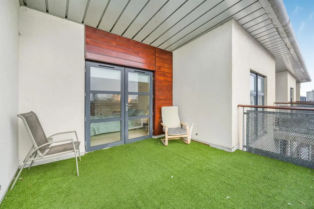 2 bedroom penthouse for rent