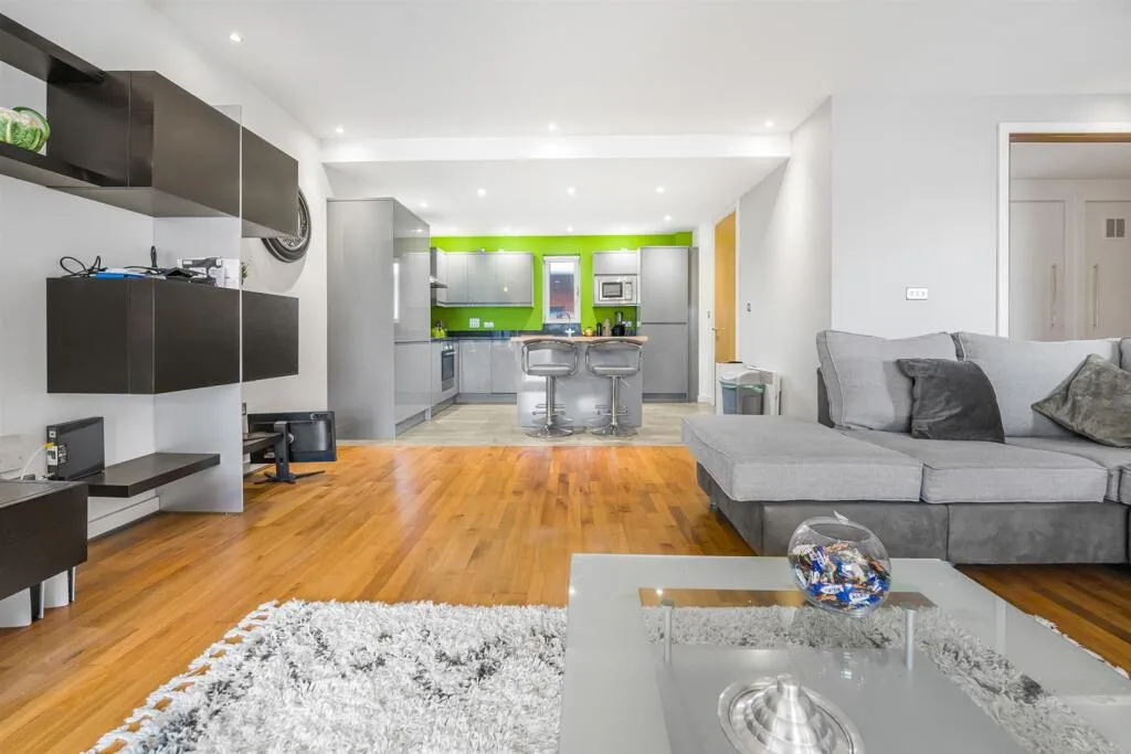 2 bedroom penthouse for rent
