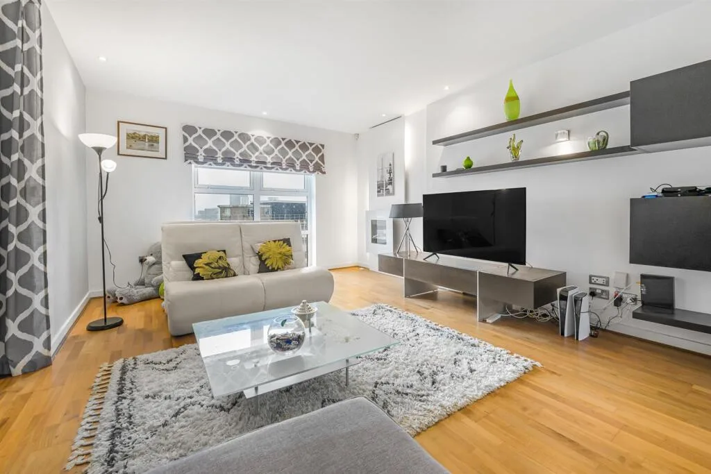 2 bedroom penthouse for rent