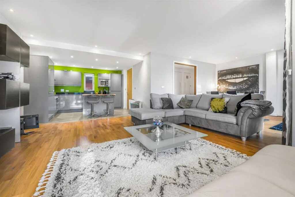 2 bedroom penthouse for rent