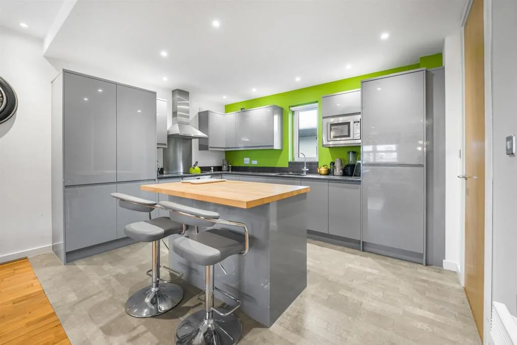2 bedroom penthouse for rent