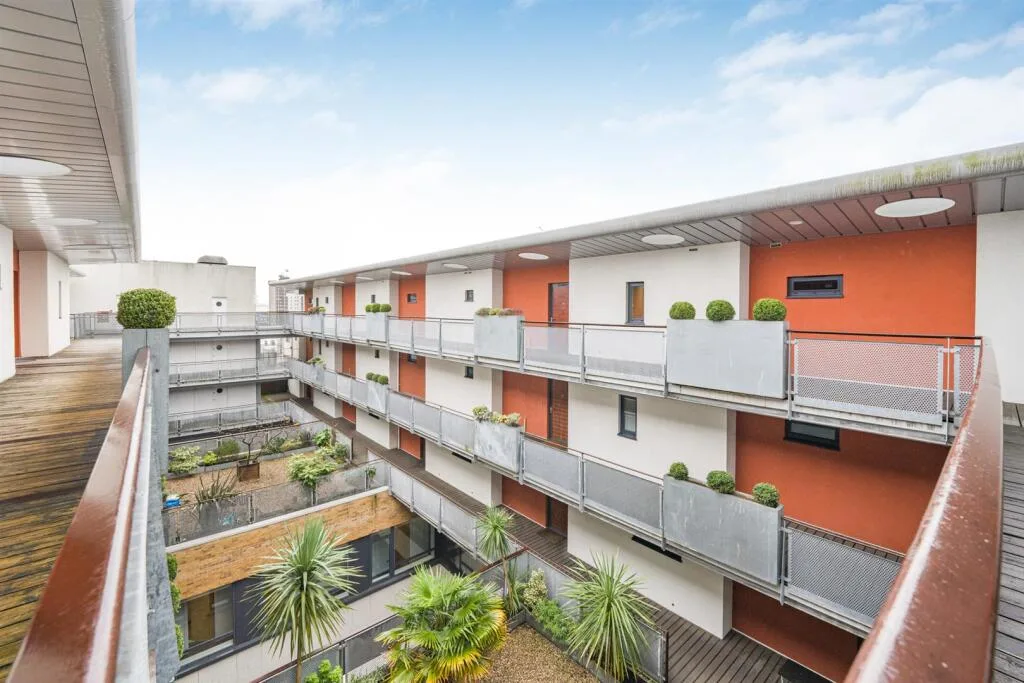 2 bedroom penthouse for rent