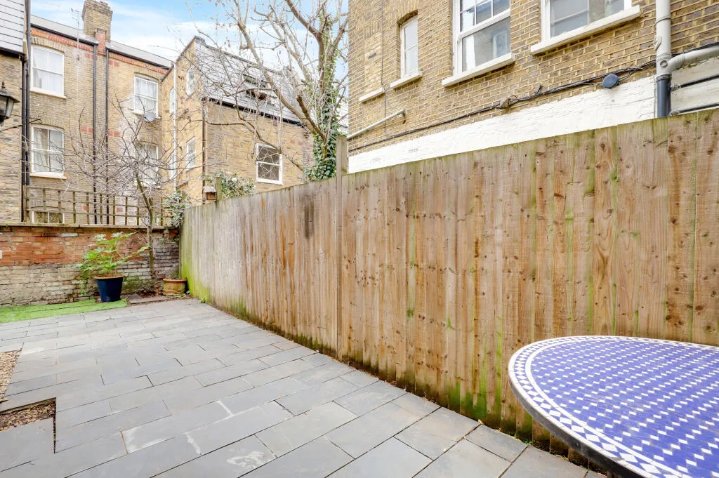 1 bedroom ground floor flat for rent