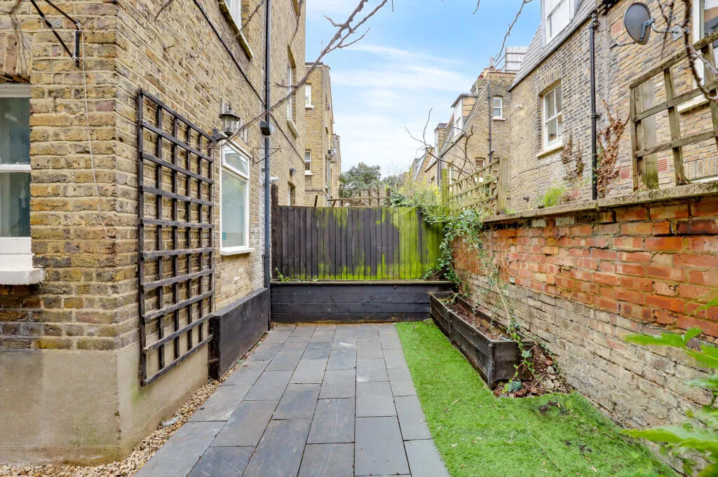 1 bedroom ground floor flat for rent