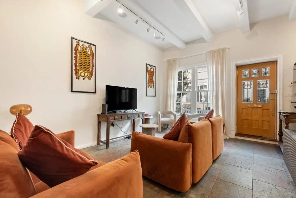 5 bedroom mews property for rent