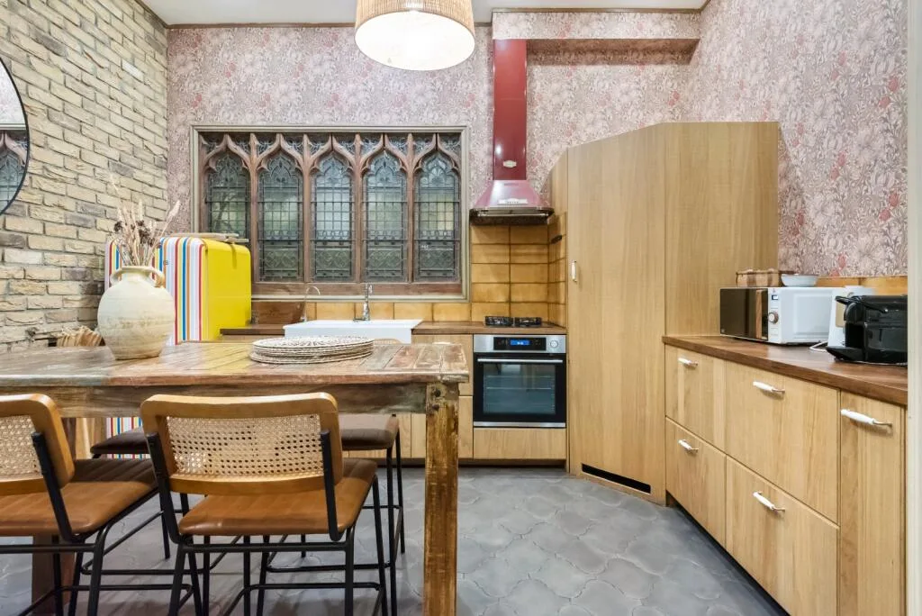 5 bedroom mews property for rent