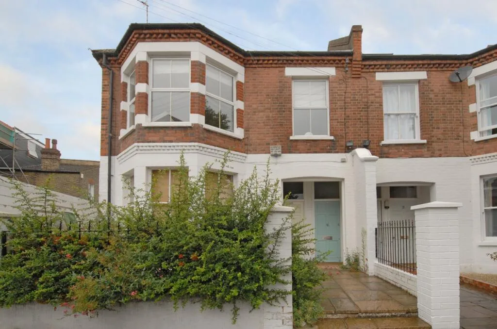 3 bedroom maisonette for rent