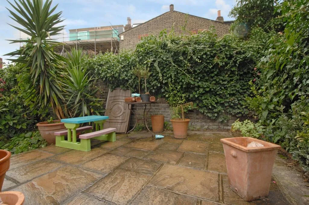 3 bedroom maisonette for rent