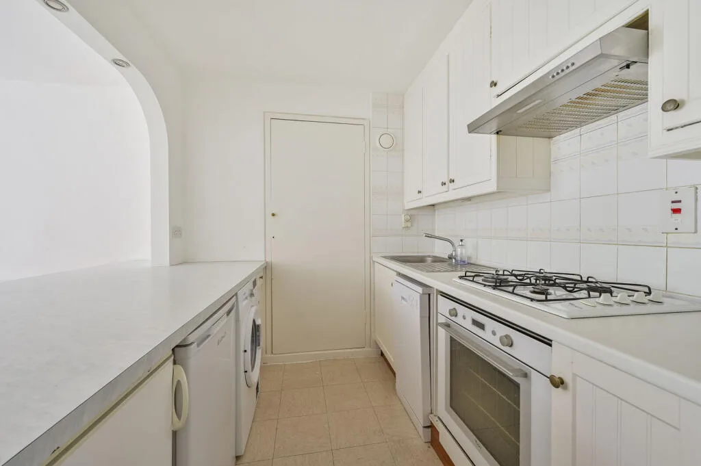 2 bedroom maisonette for rent