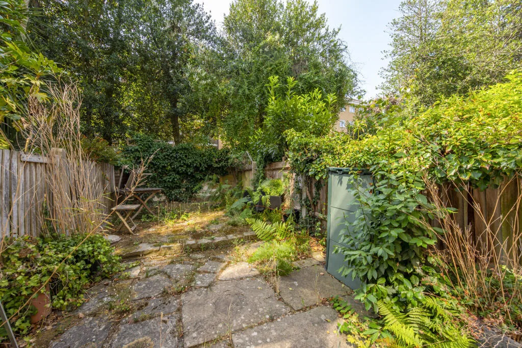 2 bedroom maisonette for rent