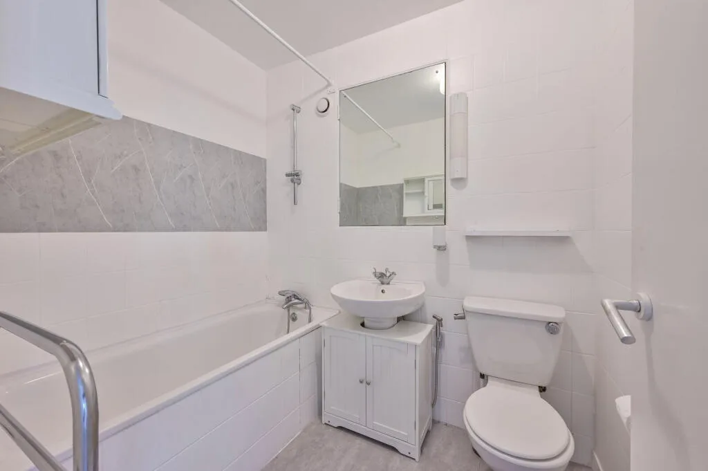 2 bedroom maisonette for rent