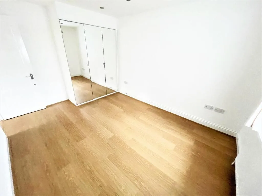 5 bedroom semi-detached house for rent