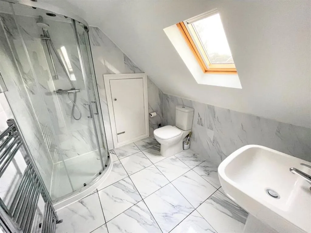 5 bedroom semi-detached house for rent