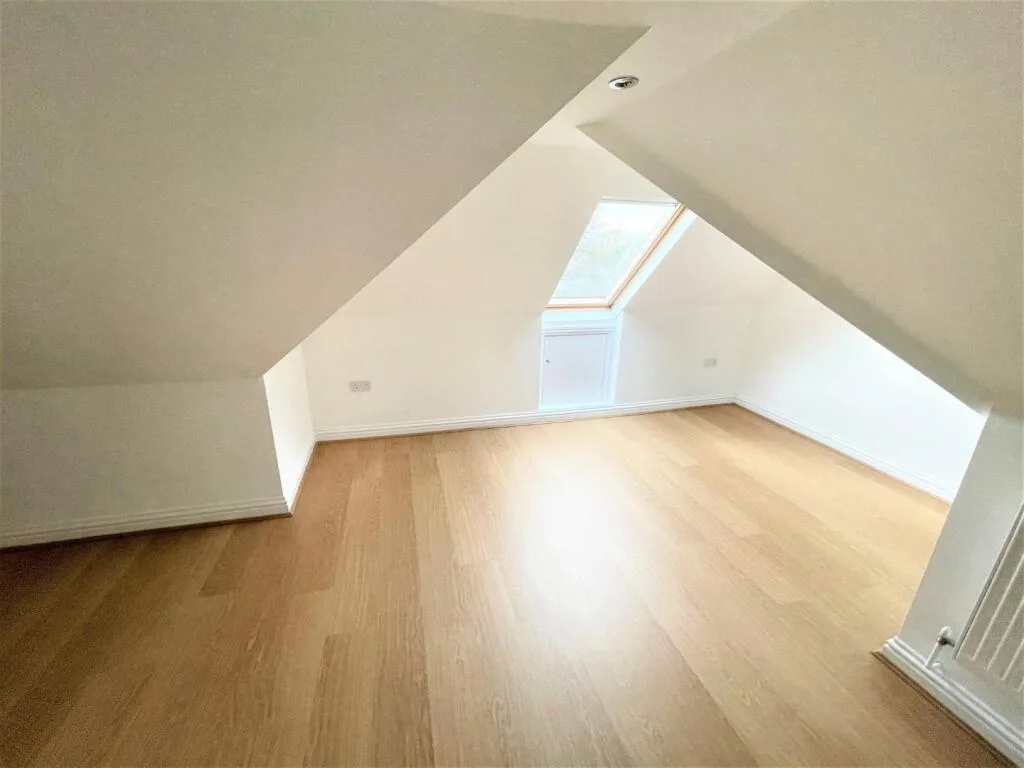 5 bedroom semi-detached house for rent