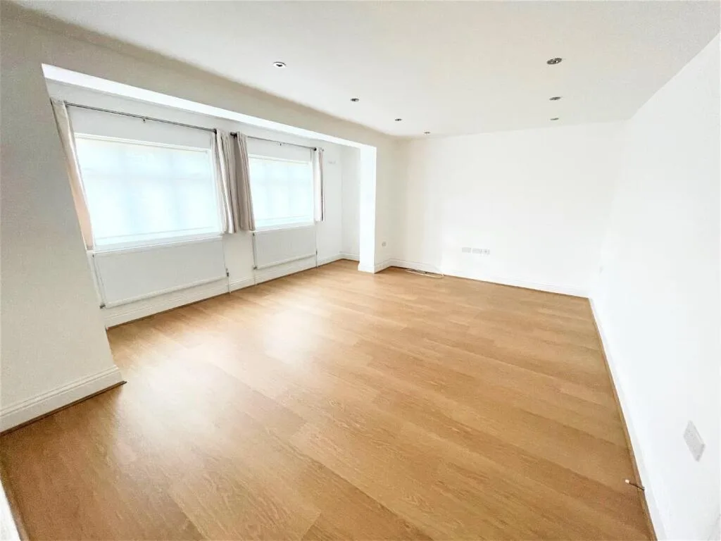 5 bedroom semi-detached house for rent
