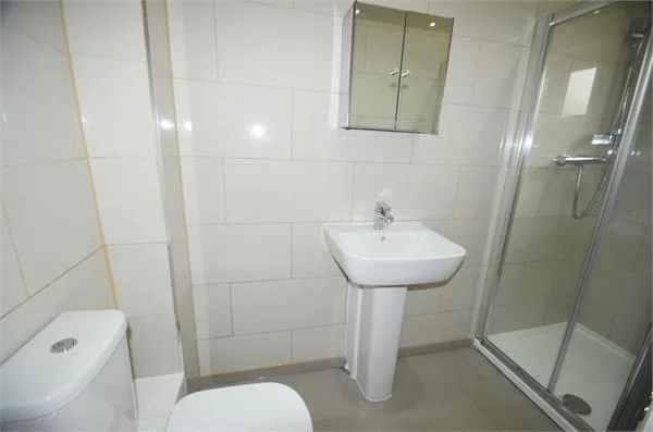 5 bedroom semi-detached house for rent