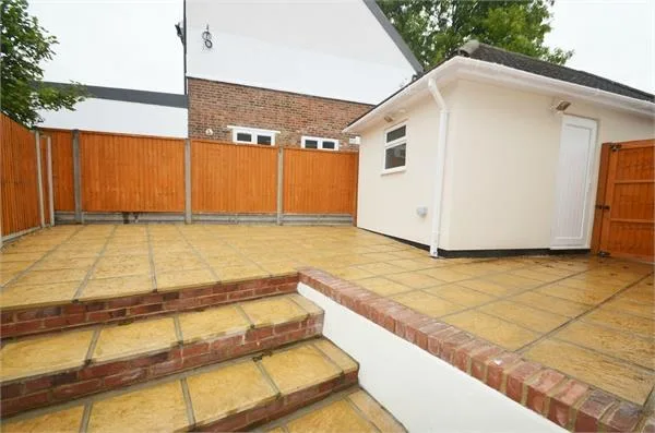 5 bedroom semi-detached house for rent