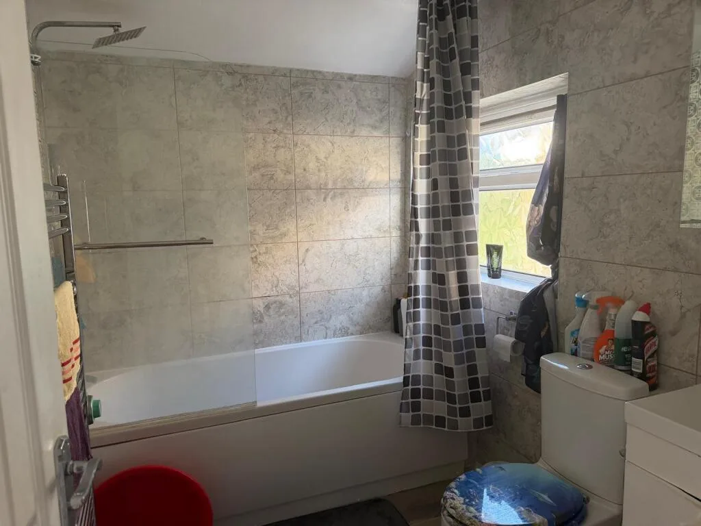 3 bedroom semi-detached house for rent