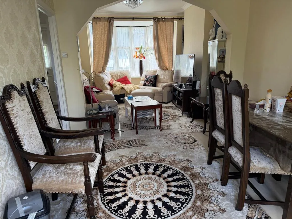 3 bedroom semi-detached house for rent