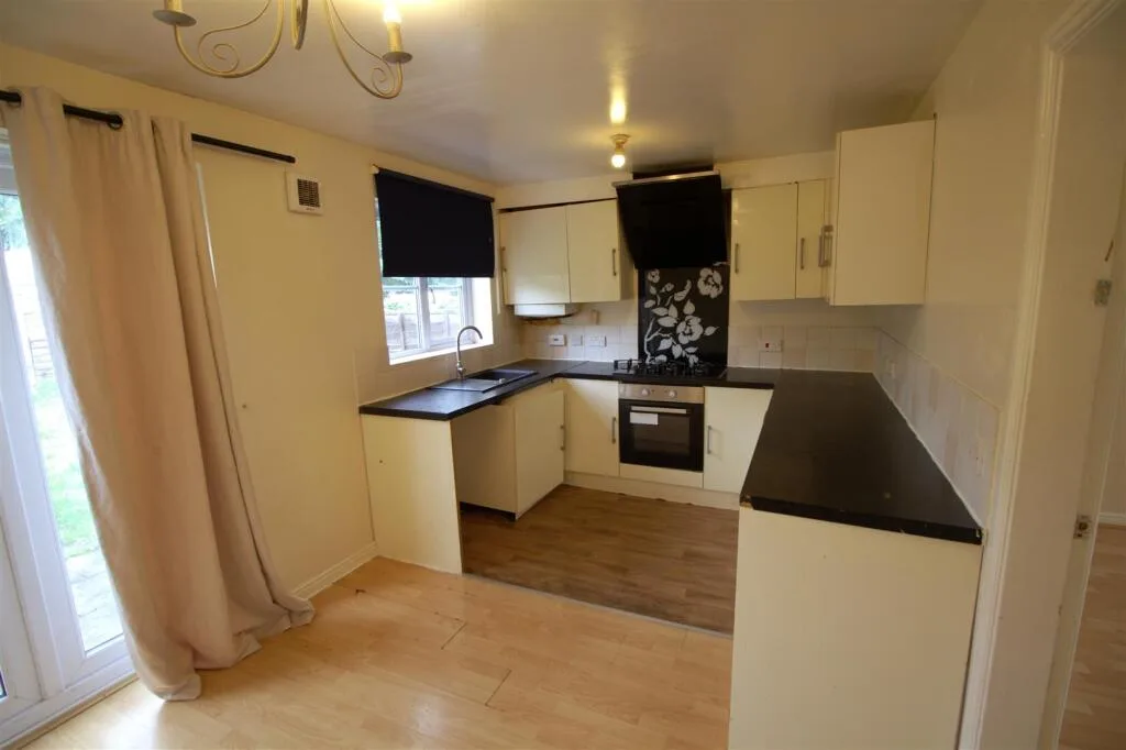 3 bedroom end of terrace house for rent