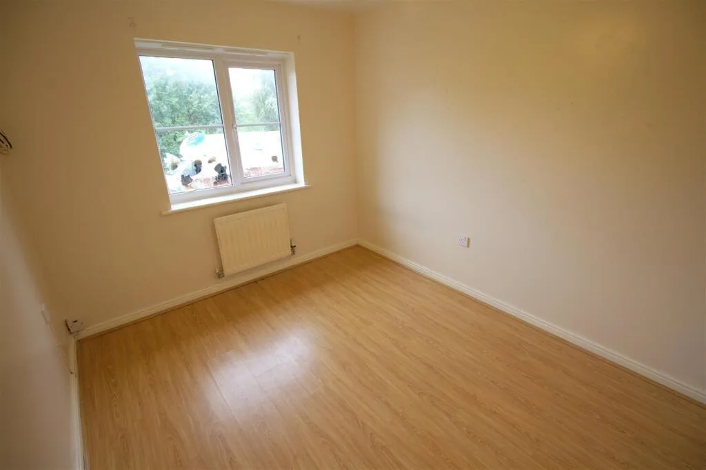 3 bedroom end of terrace house for rent