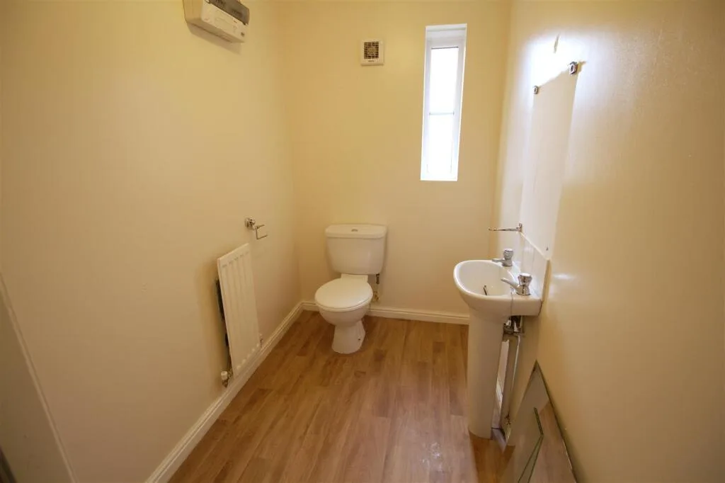 3 bedroom end of terrace house for rent
