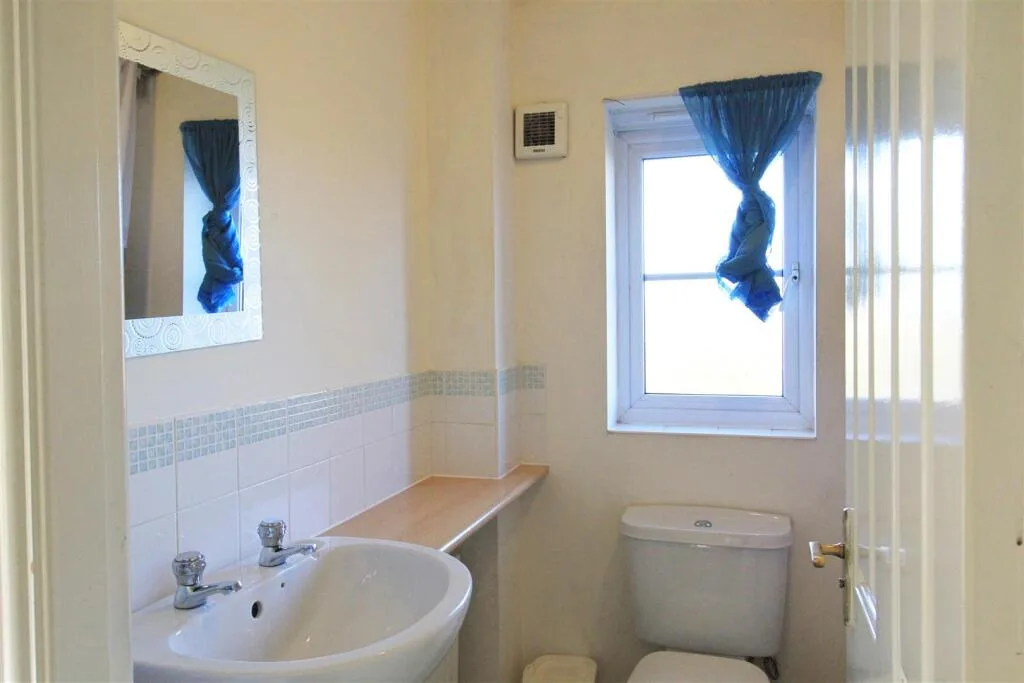3 bedroom end of terrace house for rent