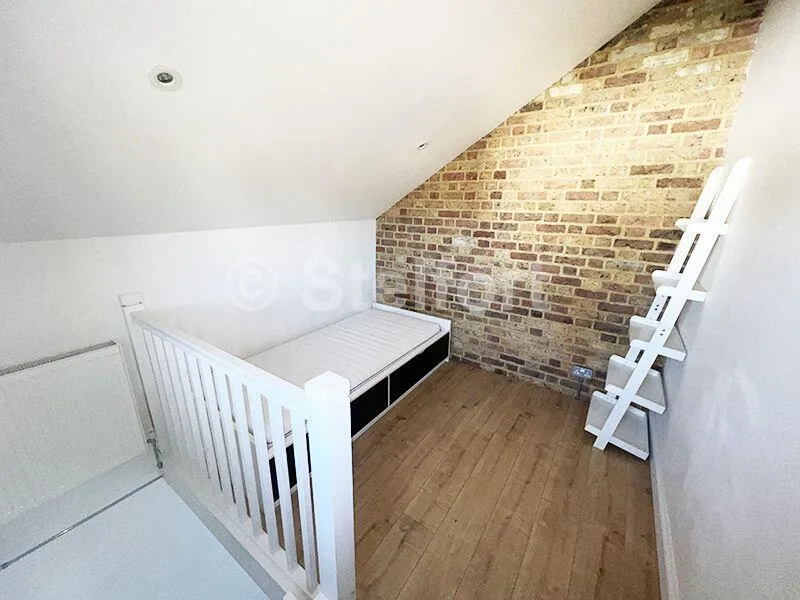 3 bedroom end of terrace house for rent