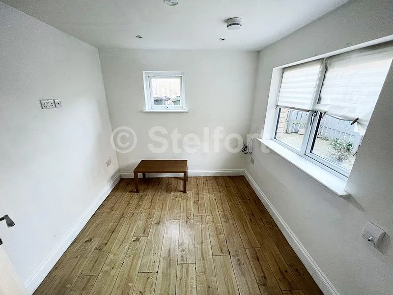 3 bedroom end of terrace house for rent