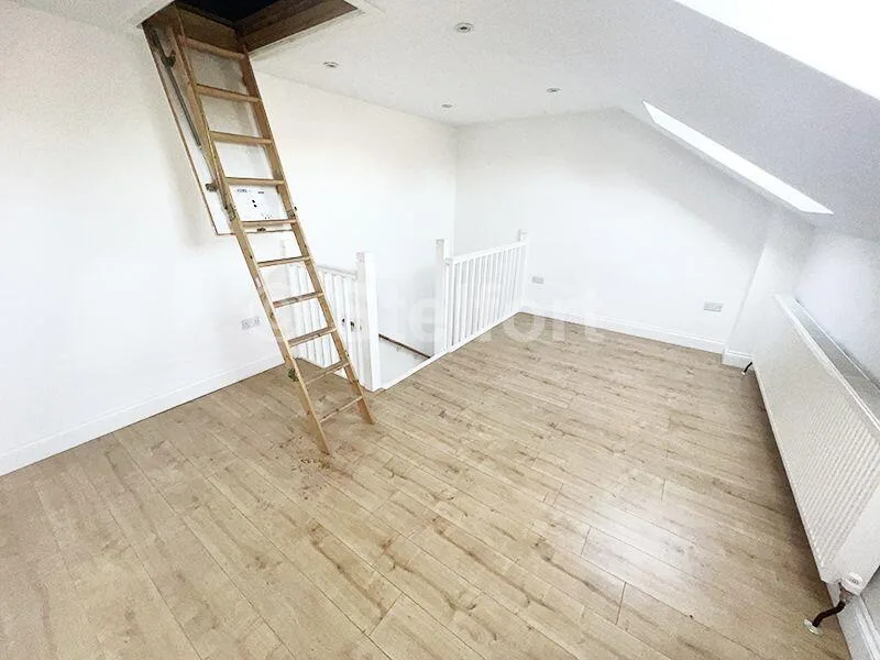 3 bedroom end of terrace house for rent