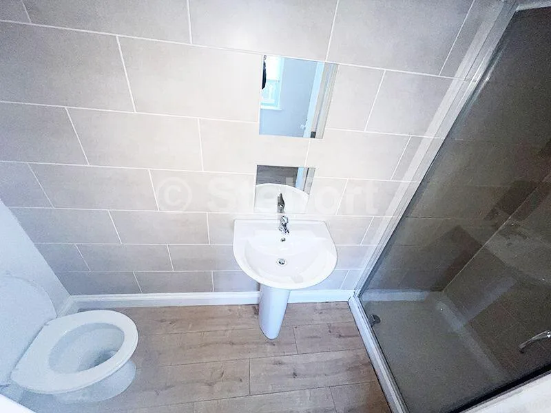 3 bedroom end of terrace house for rent