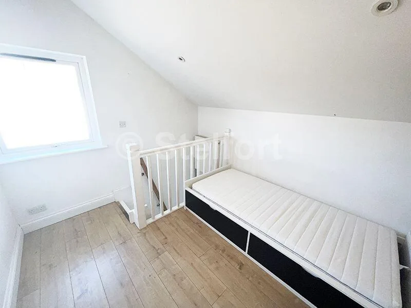 3 bedroom end of terrace house for rent