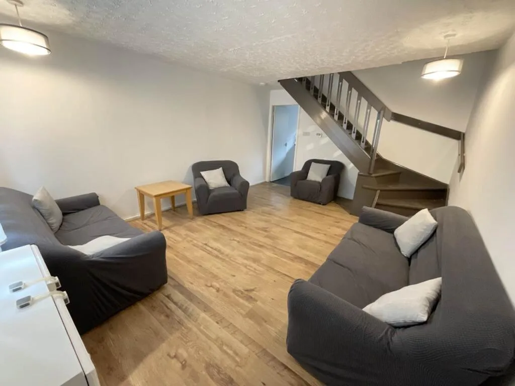 2 bedroom house for rent
