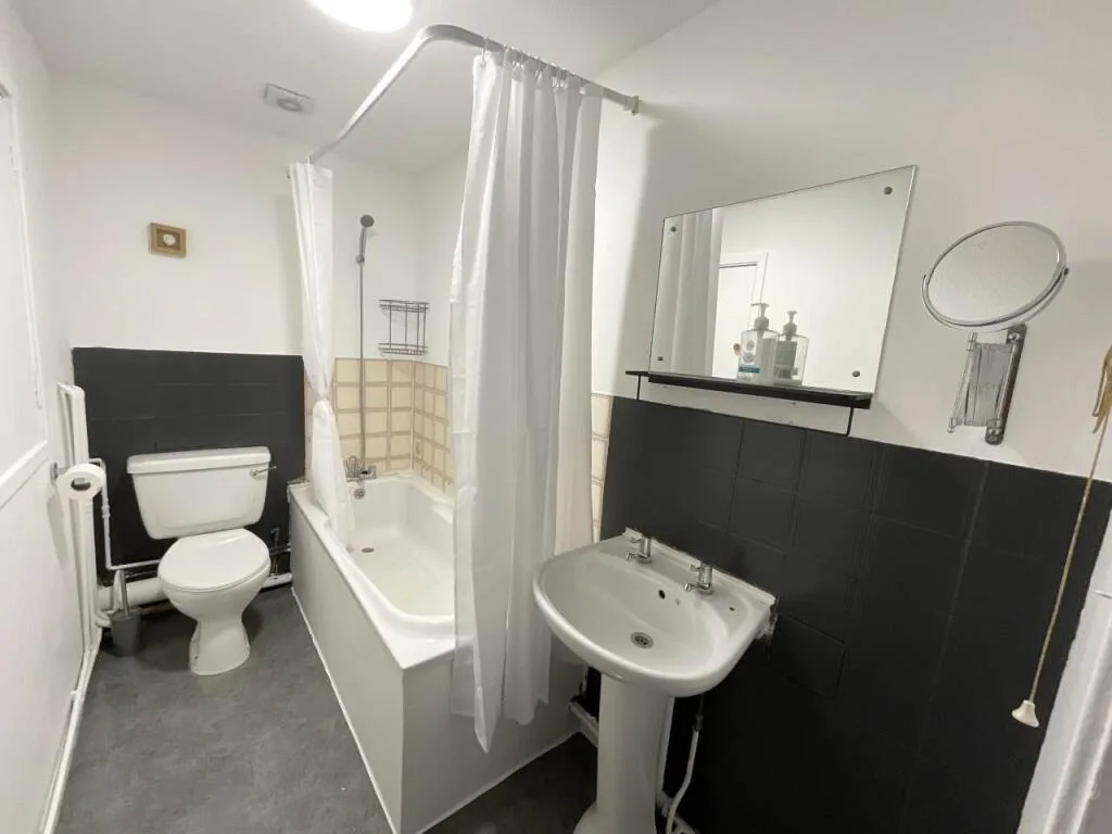 2 bedroom house for rent