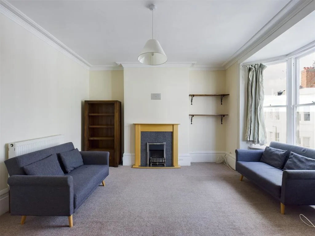 2 bedroom maisonette for rent