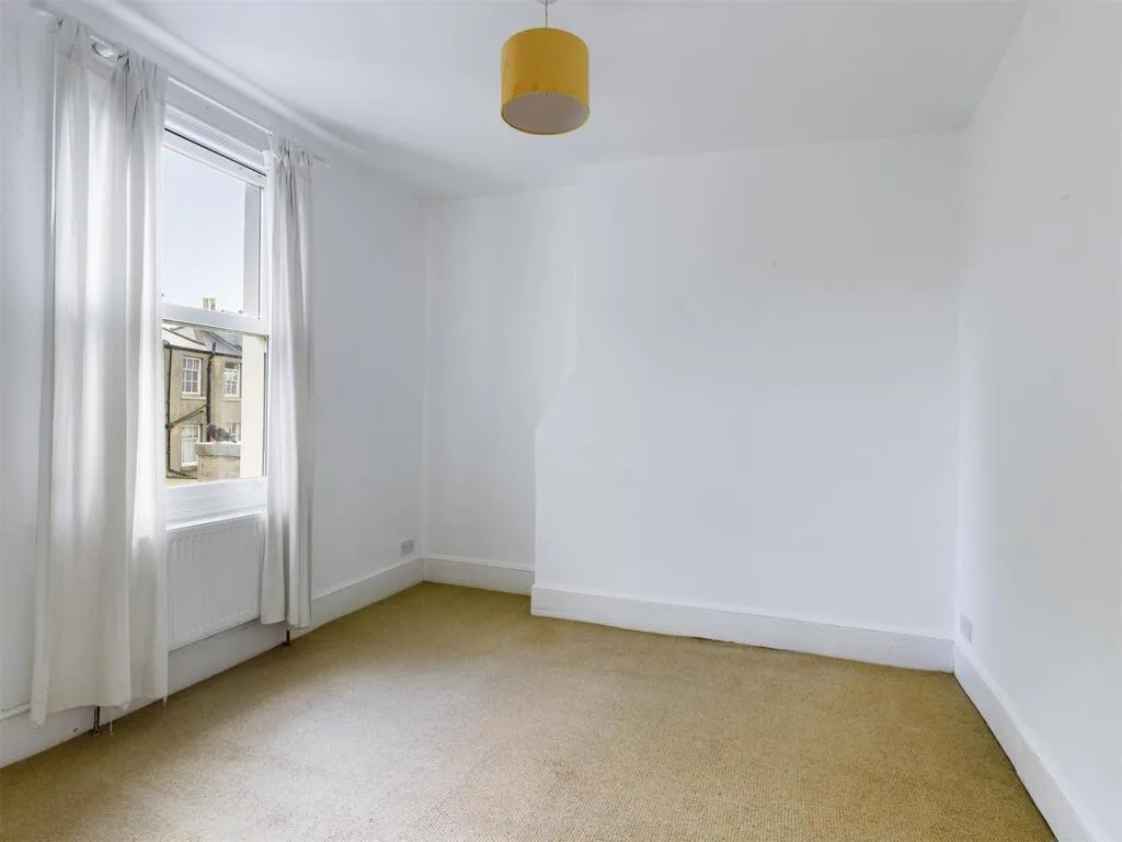 2 bedroom maisonette for rent