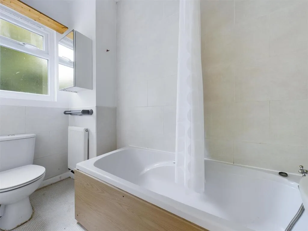 2 bedroom maisonette for rent