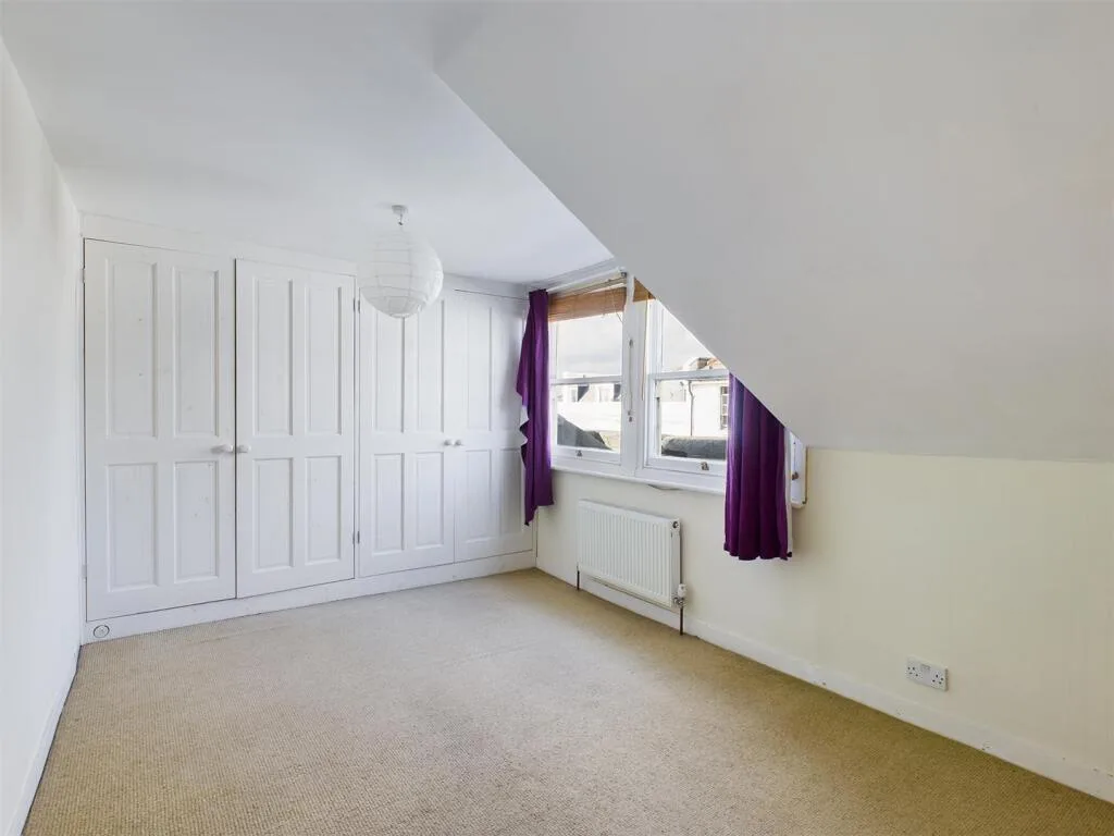 2 bedroom maisonette for rent