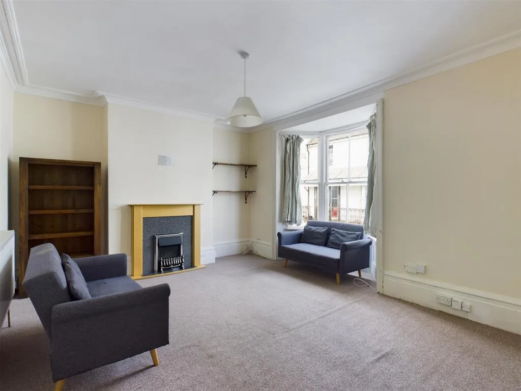 2 bedroom maisonette for rent