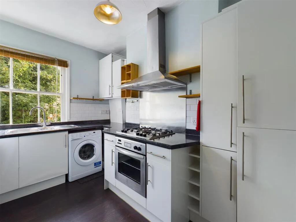 2 bedroom maisonette for rent
